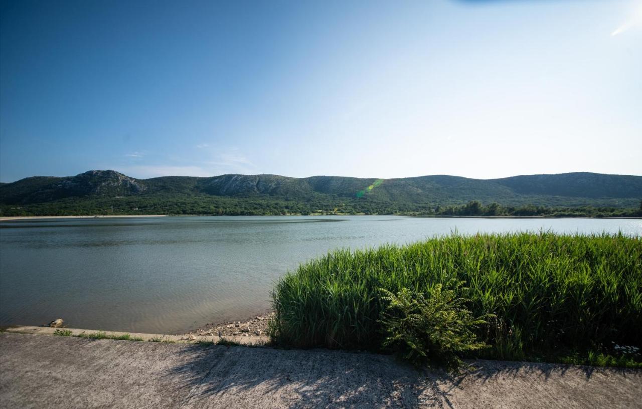 Apartman Sous Les Rochers Grižane Exteriér fotografie