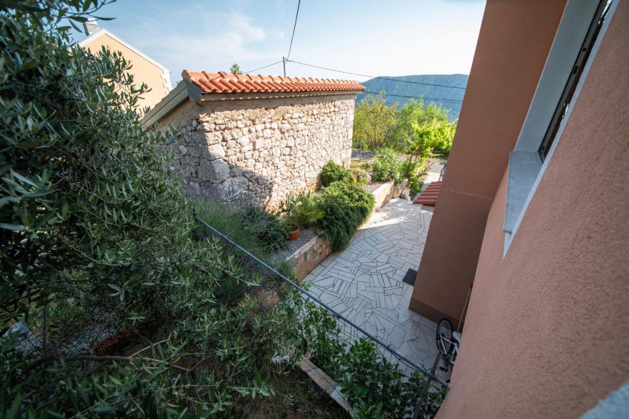 Apartman Sous Les Rochers Grižane Exteriér fotografie