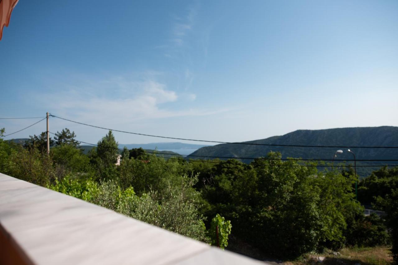 Apartman Sous Les Rochers Grižane Exteriér fotografie