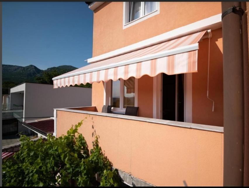 Apartman Sous Les Rochers Grižane Exteriér fotografie